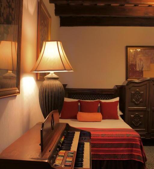 اتاق استاندارد, Pasillo Rholyn