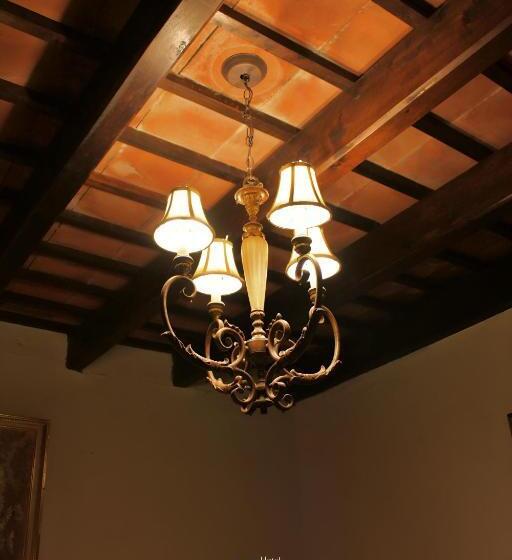 اتاق استاندارد, Pasillo Rholyn