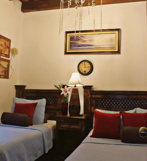 اتاق استاندارد سه نفره, Pasillo Rholyn