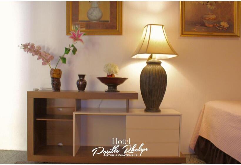 اتاق استاندارد چهار تخته, Pasillo Rholyn