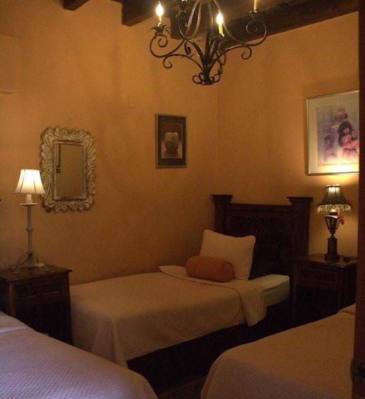 اتاق استاندارد سه نفره, Pasillo Rholyn