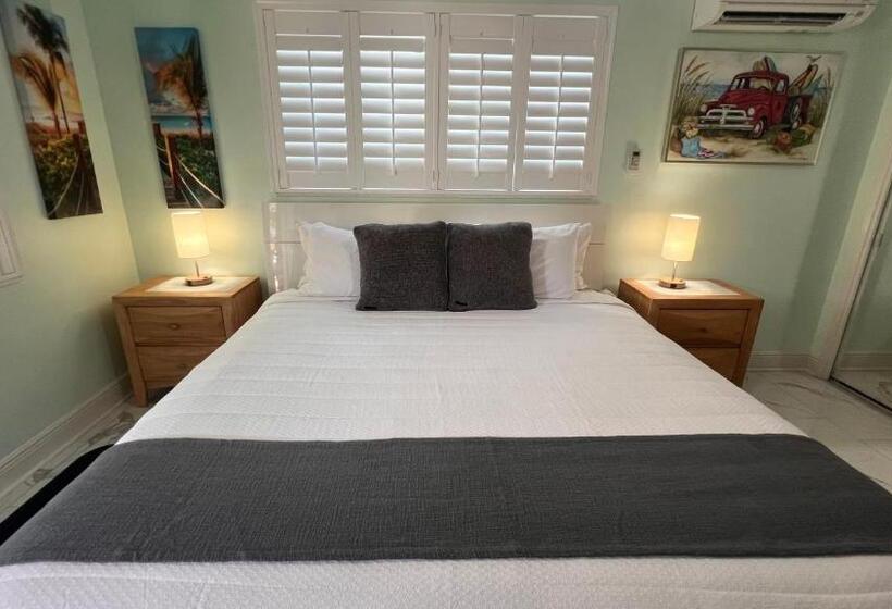 带大床的豪华间, Billy S Resort Clothing Optional  Men Only   Solo Hombres