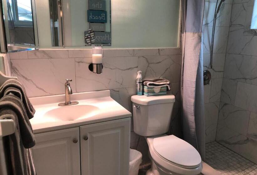 带大床的豪华间, Billy S Resort Clothing Optional  Men Only   Solo Hombres