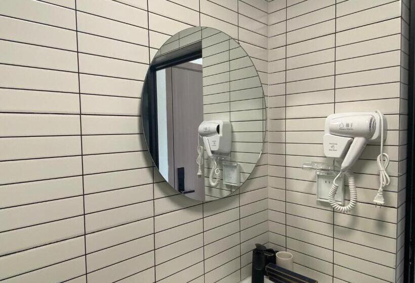 חדר סטנדרט עם מיטת קינג, Pomelo Hostel Xingping