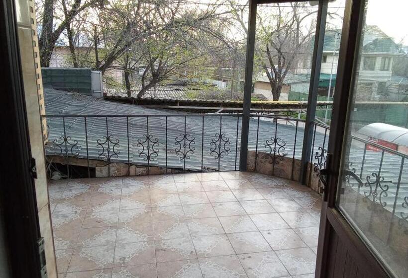 اتاق استاندارد با تراس, Aila Hostel