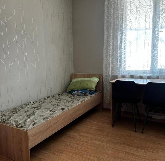 اتاق اکونومی, Aila Hostel