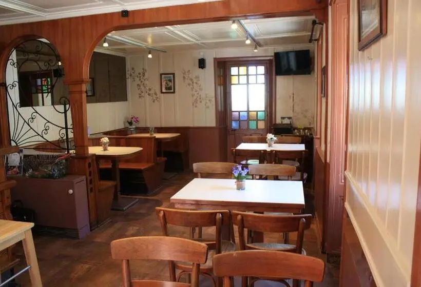 اتاق استاندارد با چشم‌انداز کوهستان, La Petite Auberge