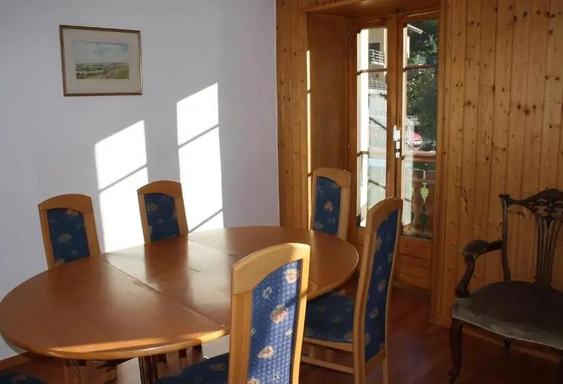 اتاق استاندارد با چشم‌انداز کوهستان, La Petite Auberge