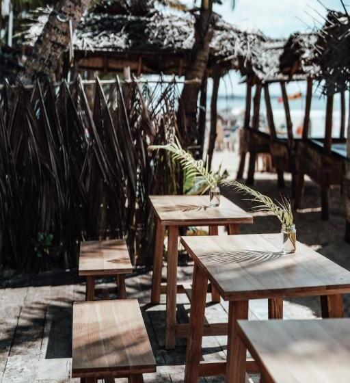 스탠다드 4인용 룸 바다전망, Amaroo Hikkaduwa