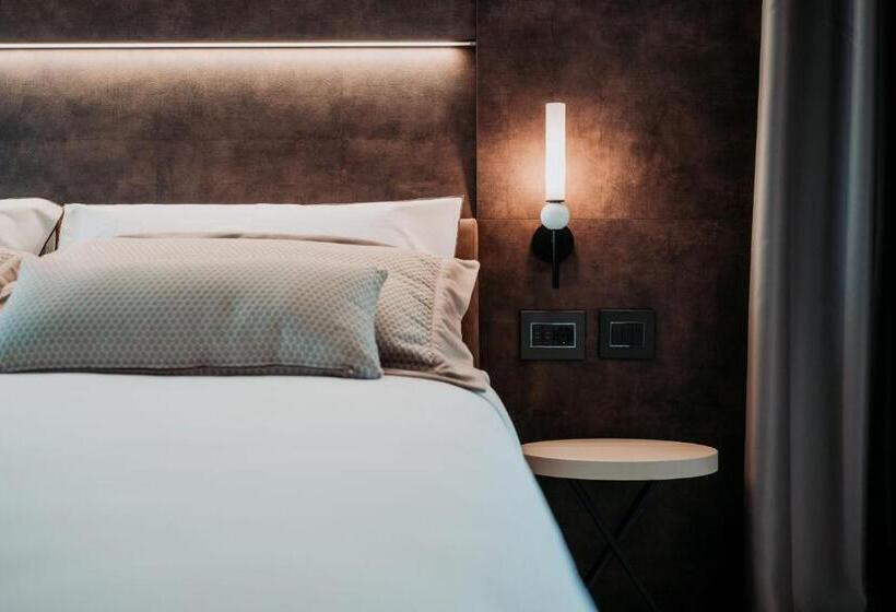 スタンダードルーム, De Amicis