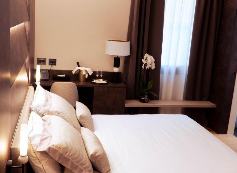 スタンダードルーム, De Amicis