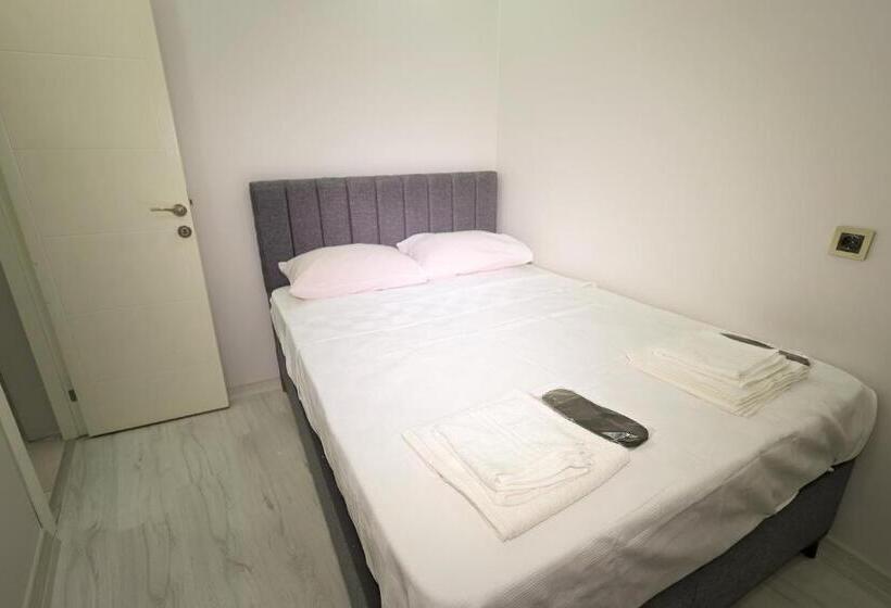 Семейный Полулюкс, Joe Black Apart