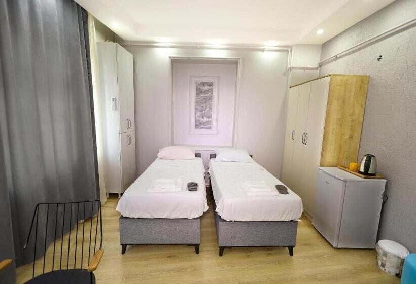 Трехместный Номер Deluxe, Joe Black Apart