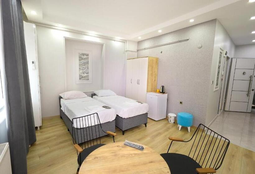 Трехместный Номер Deluxe, Joe Black Apart