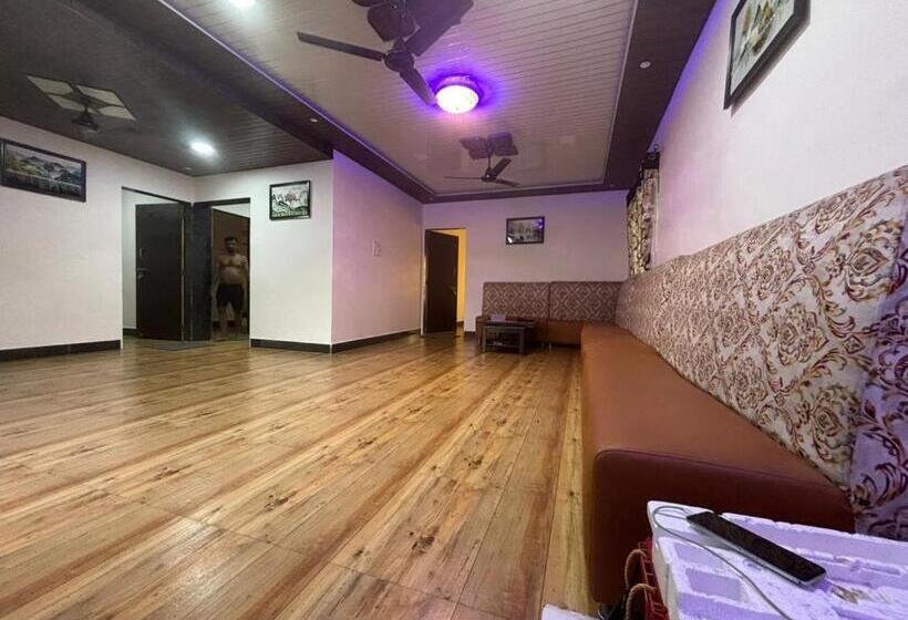 غرفة عائلية, Sahyadri Farmhouse