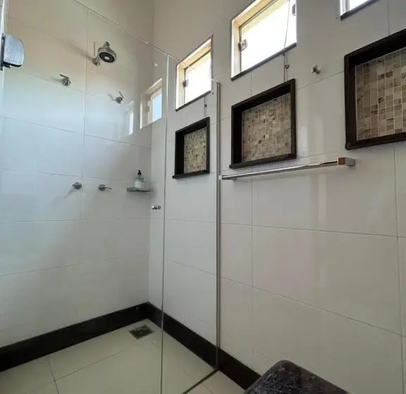 سوئیت با بالکن, Suites Silva