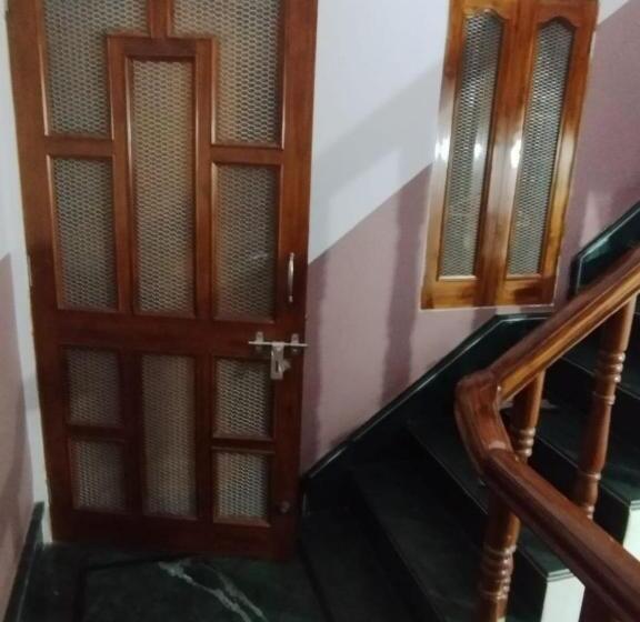 اتاق استاندارد با بالکن, Ab Guest House { Home Stay}