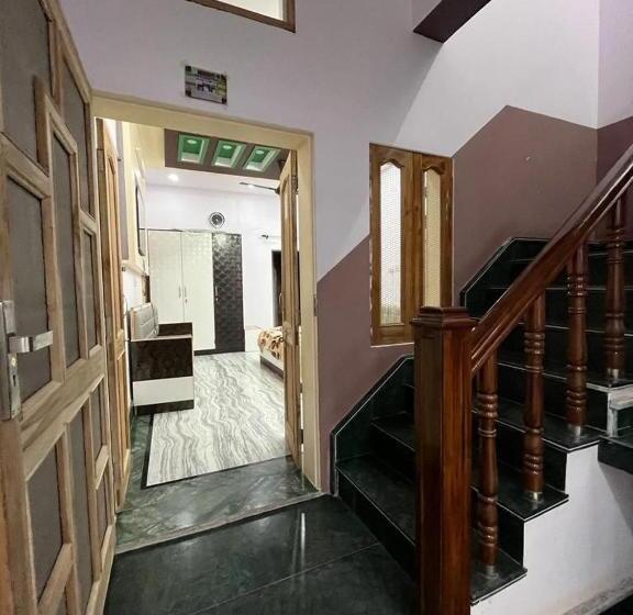 اتاق استاندارد سه نفره, Ab Guest House { Home Stay}