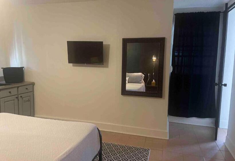 اتاق استاندارد, Room In Apartment   Pr Pvt Rm 5 Qn Bed Gated Comm Easy Parking