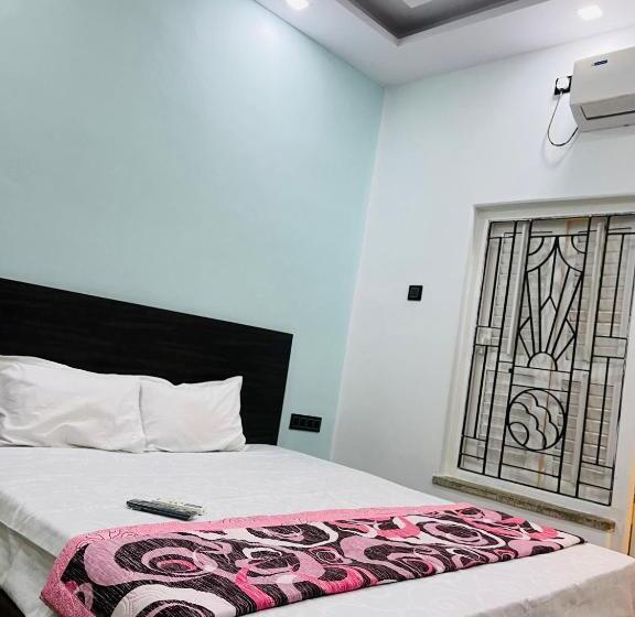 Номер Стандарт с Балконом, The Corridor Inn