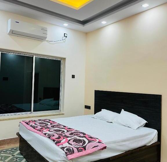 اتاق استاندارد با بالکن, The Corridor Inn