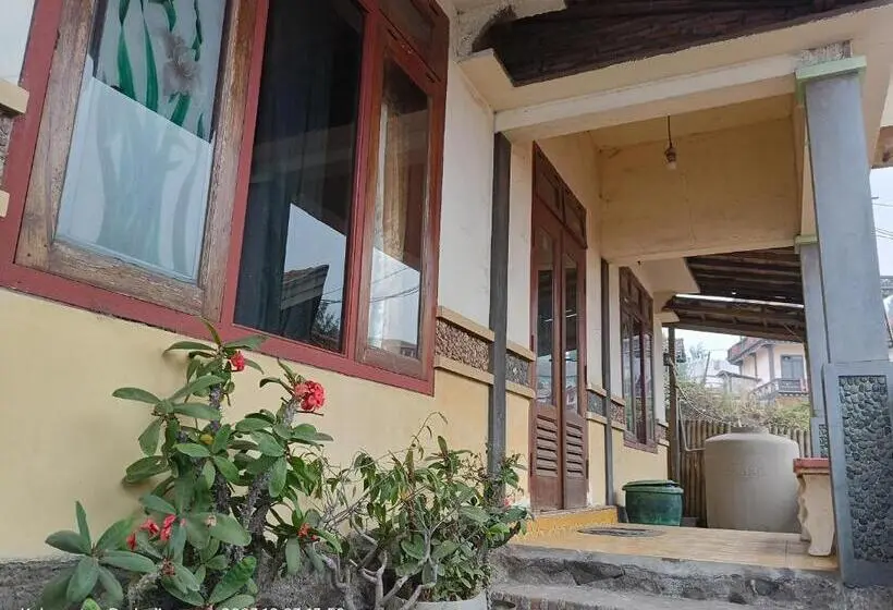 StandaardKamer, Warung Rizka2