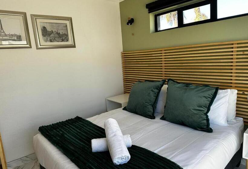 デラックスルーム, Zuri Place