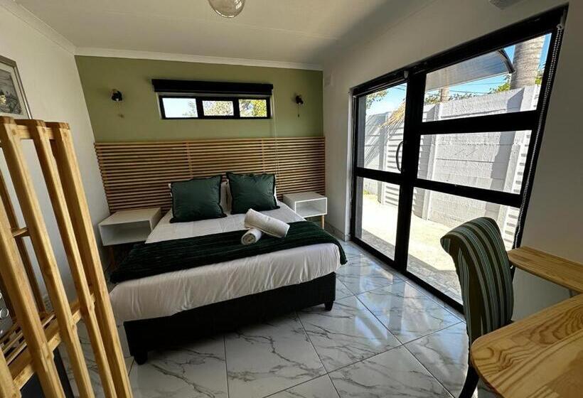 デラックスルーム, Zuri Place