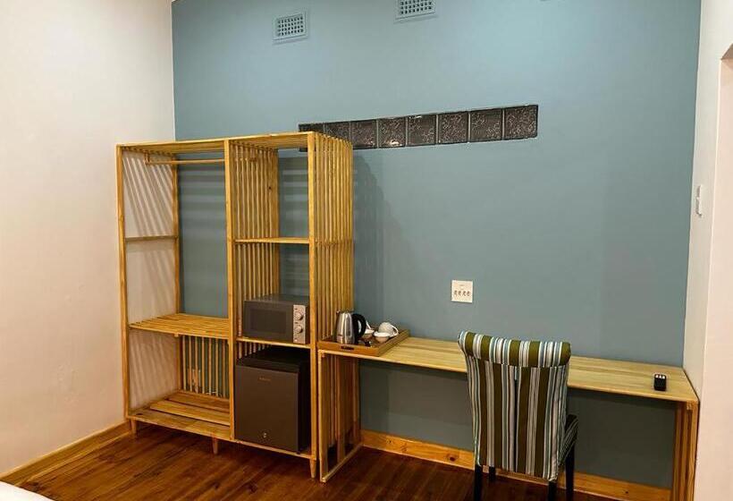 デラックススタジオ, Zuri Place