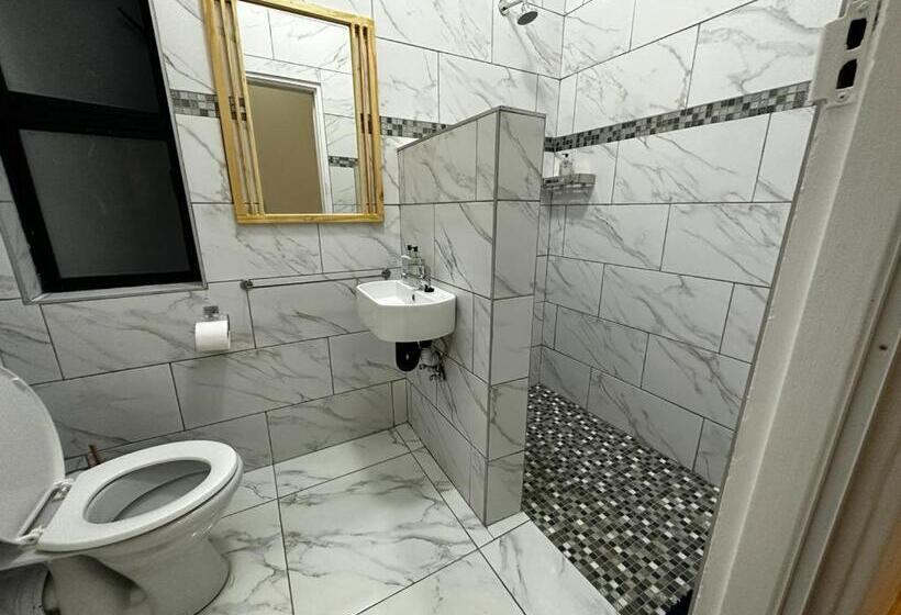 デラックススタジオ, Zuri Place