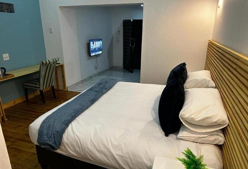 Студия Deluxe, Zuri Place