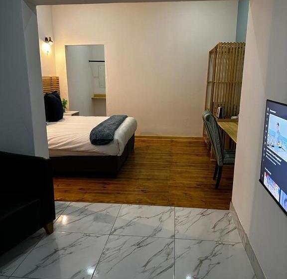 デラックススタジオ, Zuri Place