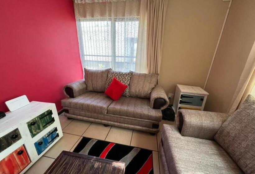 Апартаменты 3 Спальни, Zuri Place