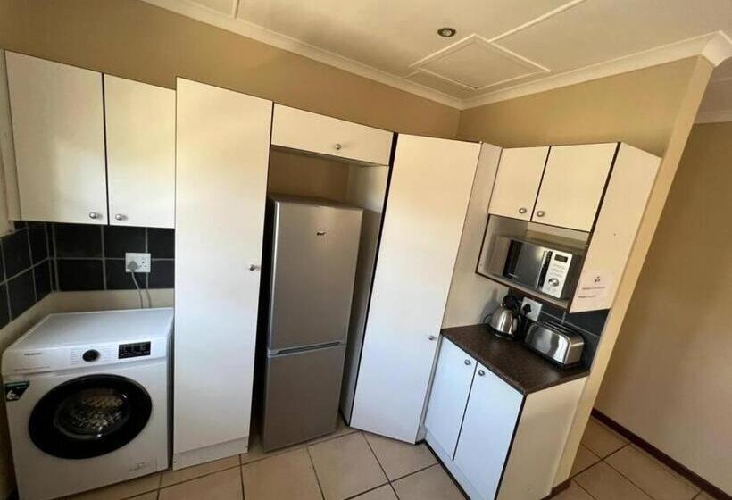 3ベッドルームアパートメント, Zuri Place