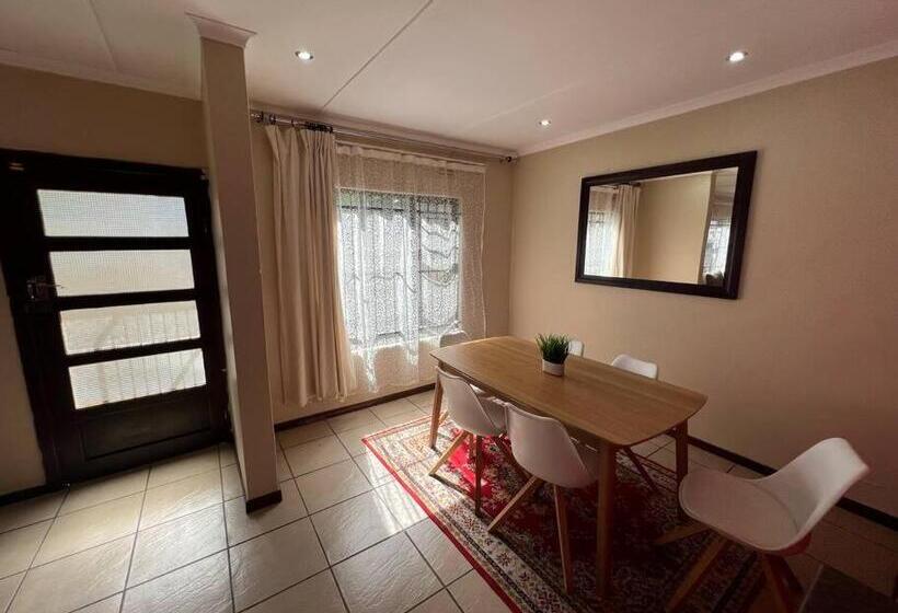 3ベッドルームアパートメント, Zuri Place