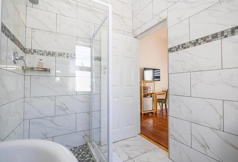 デラックスルーム, Zuri Place