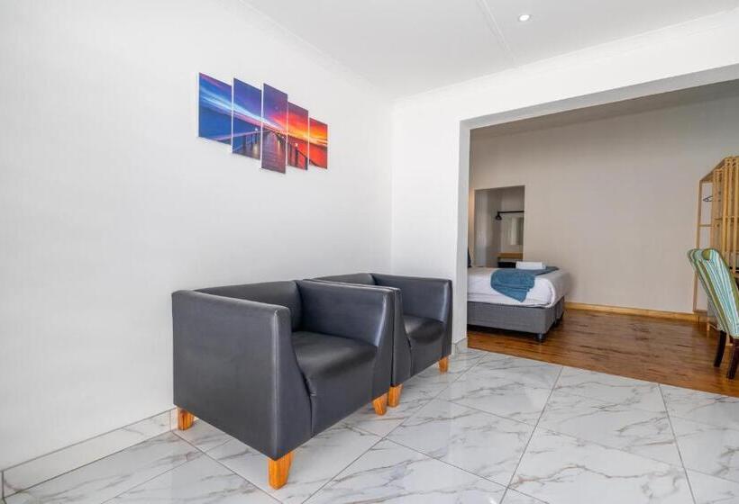 デラックススタジオ, Zuri Place