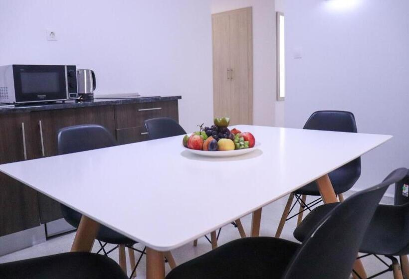 آپارتمان 1 خوابه با چشم‌انداز دریا, Rusica Park