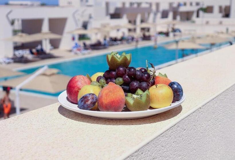 آپارتمان 1 خوابه با چشم‌انداز دریا, Rusica Park