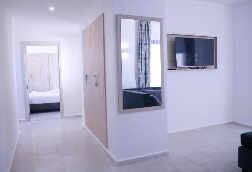 استودیو استاندارد با چشم‌انداز باغ, Rusica Park