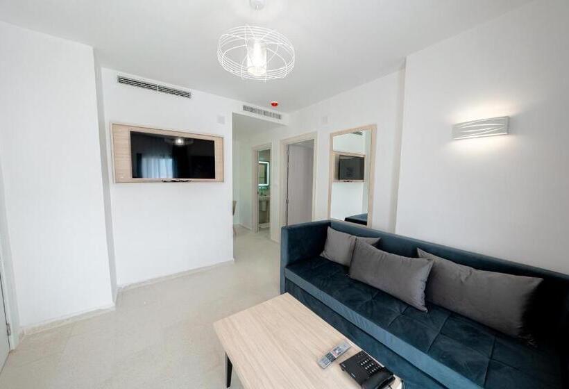 استودیو استاندارد با چشم‌انداز باغ, Rusica Park