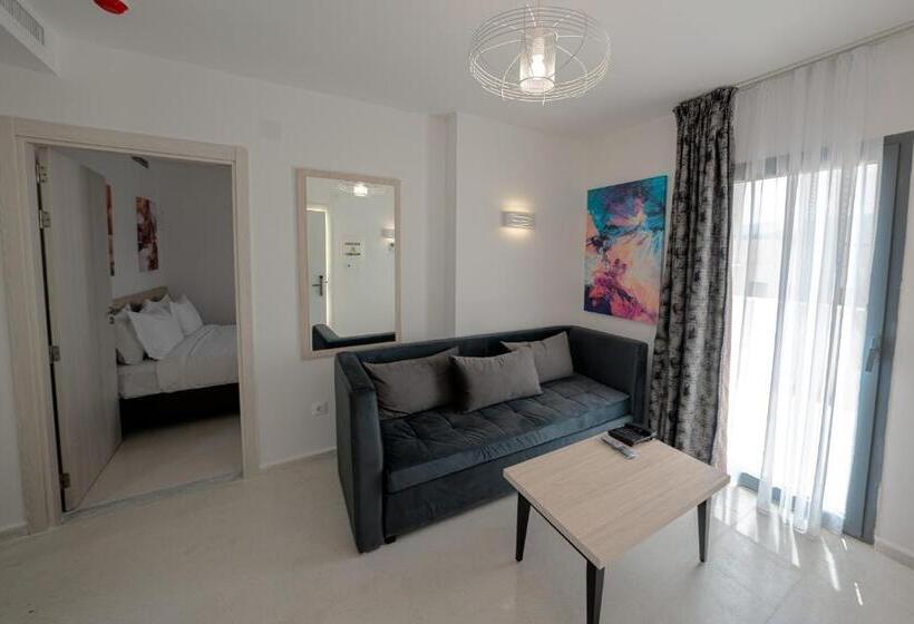 استودیو استاندارد با چشم‌انداز باغ, Rusica Park