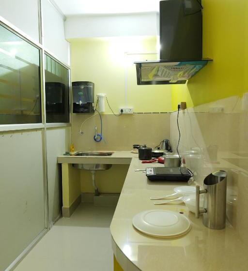 דירת שני חדרים, The Transit Stay Guwati