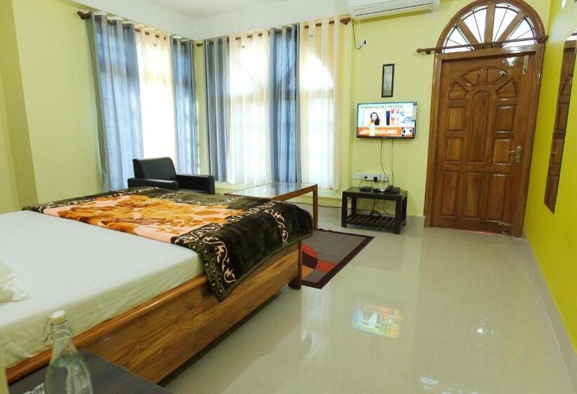 דירת שלושה חדרים, The Transit Stay Guwati