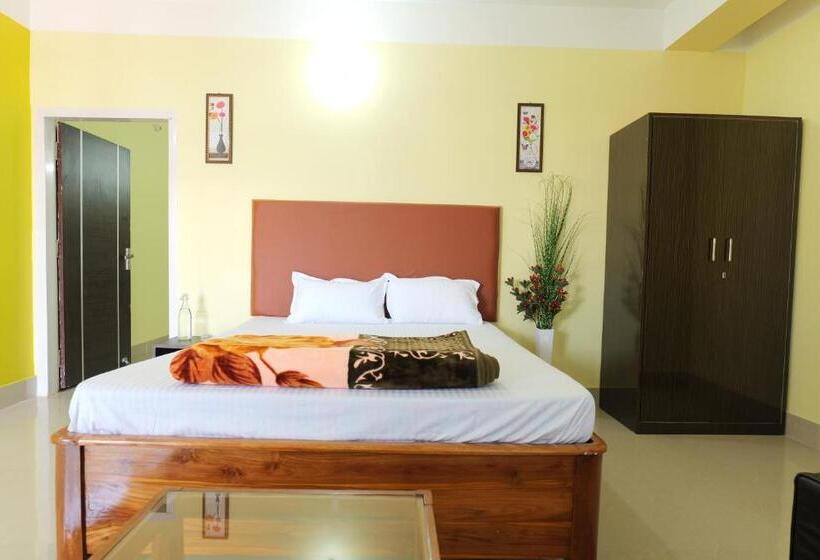 דירת שלושה חדרים, The Transit Stay Guwati