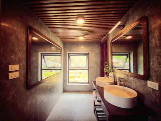 سوییت با چشم‌انداز استخر, A Little Hill Retreat