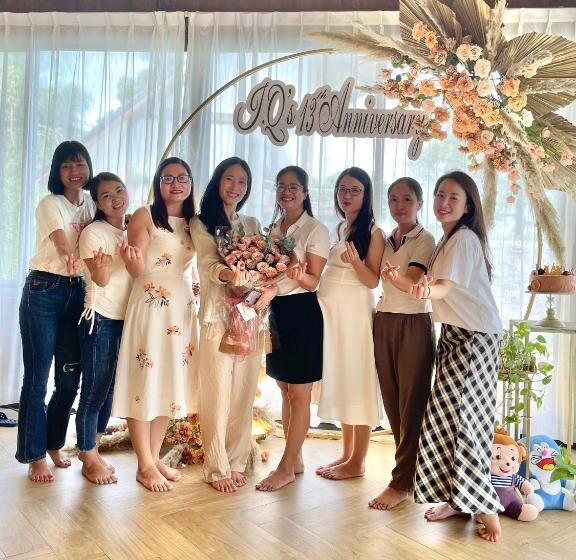 سوییت با چشم‌انداز استخر, A Little Hill Retreat