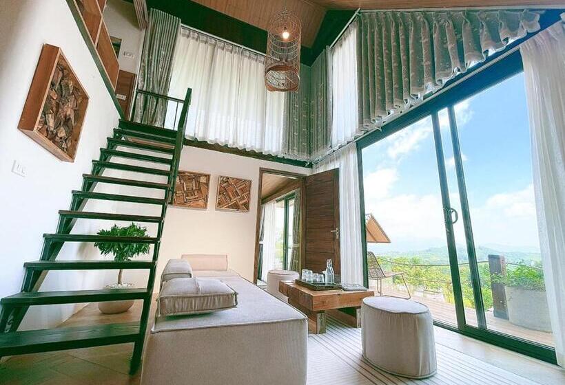 بنگله خانوادگی, A Little Hill Retreat