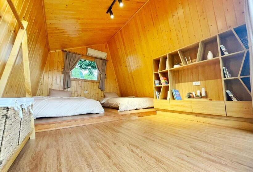 سوییت لوکس, A Little Hill Retreat