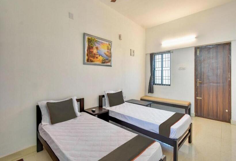 三人经典房间, Collection O The Lawns